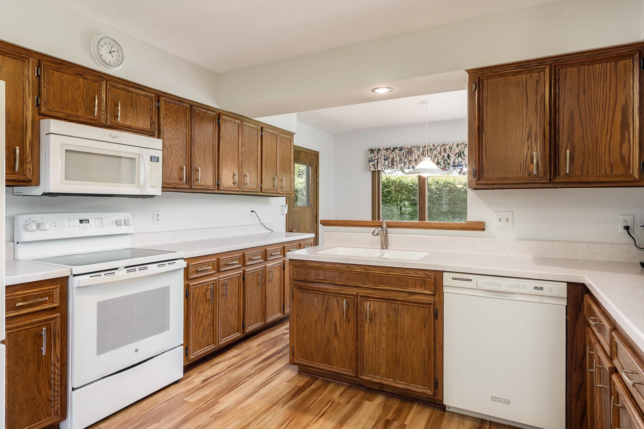 Rockford, Illinois 61114, United States, 3 Bedrooms Bedrooms, ,2 BathroomsBathrooms,Residential,Pending,58899