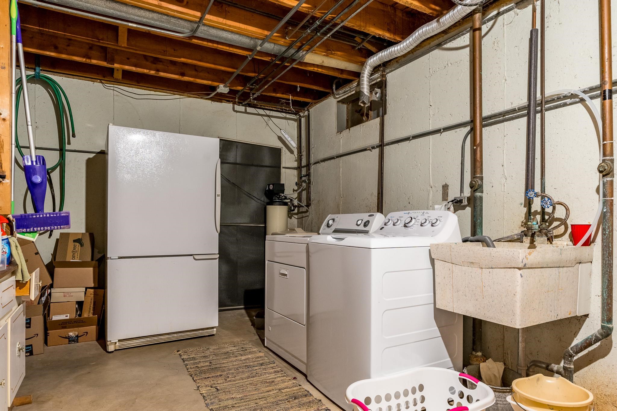 Rockford, Illinois 61114, United States, 3 Bedrooms Bedrooms, ,2 BathroomsBathrooms,Residential,Pending,58899