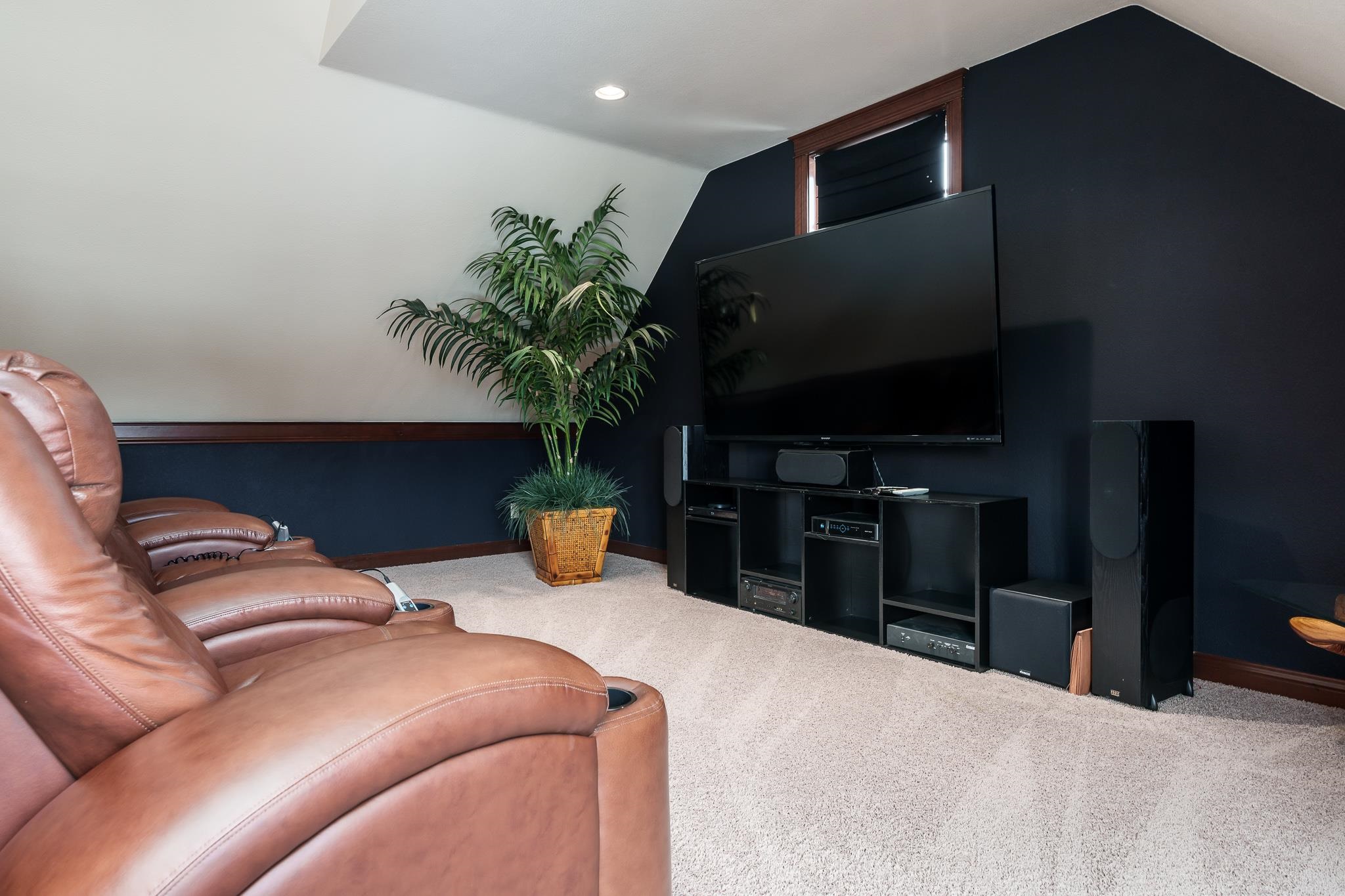 Rockford, Illinois 61102, United States, 4 Bedrooms Bedrooms, ,5 BathroomsBathrooms,Residential,Active,77147