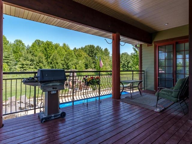 Rockford, Illinois 61102, United States, 4 Bedrooms Bedrooms, ,5 BathroomsBathrooms,Residential,Active,77147