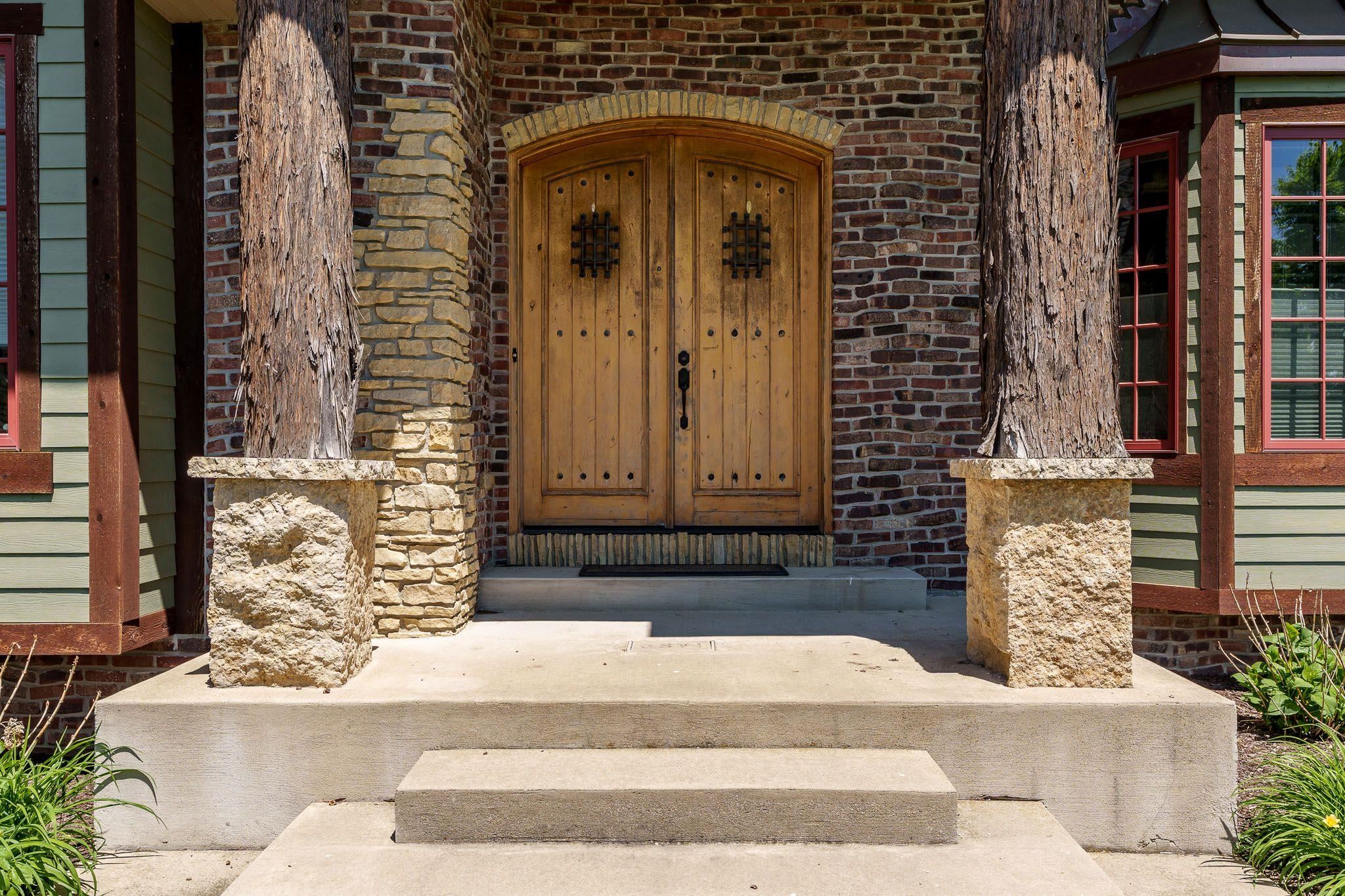 Rockford, Illinois 61102, United States, 4 Bedrooms Bedrooms, ,5 BathroomsBathrooms,Residential,Active,77147