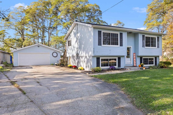 4486 S BEND RD, ROCKFORD, IL 61109 - Image ac8e29901ced74e756792c49cebc2cbd/137863151