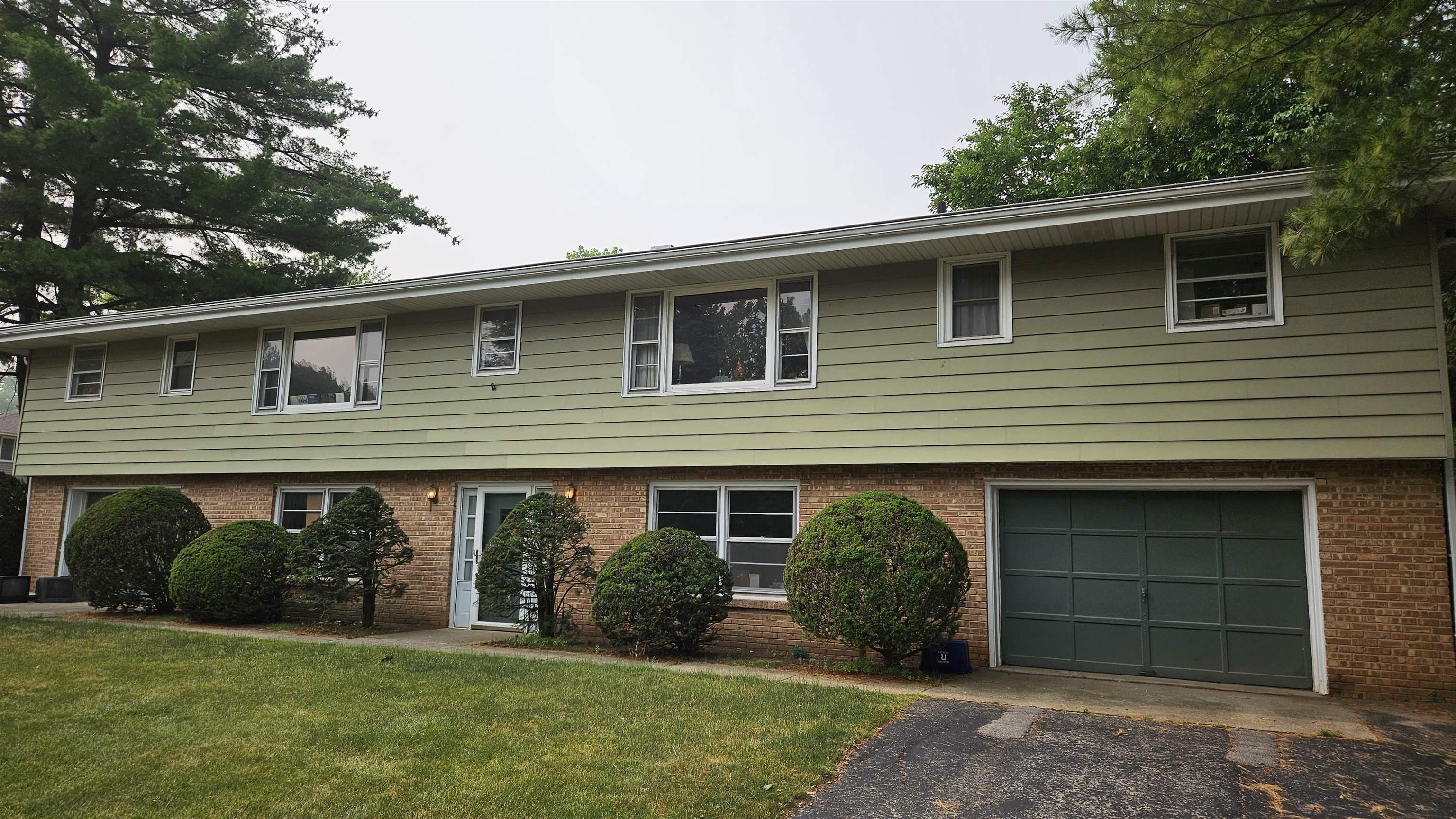 Rockford, Illinois 61109, United States, 6 Bedrooms Bedrooms, ,2 BathroomsBathrooms,Residential,Pending,41768