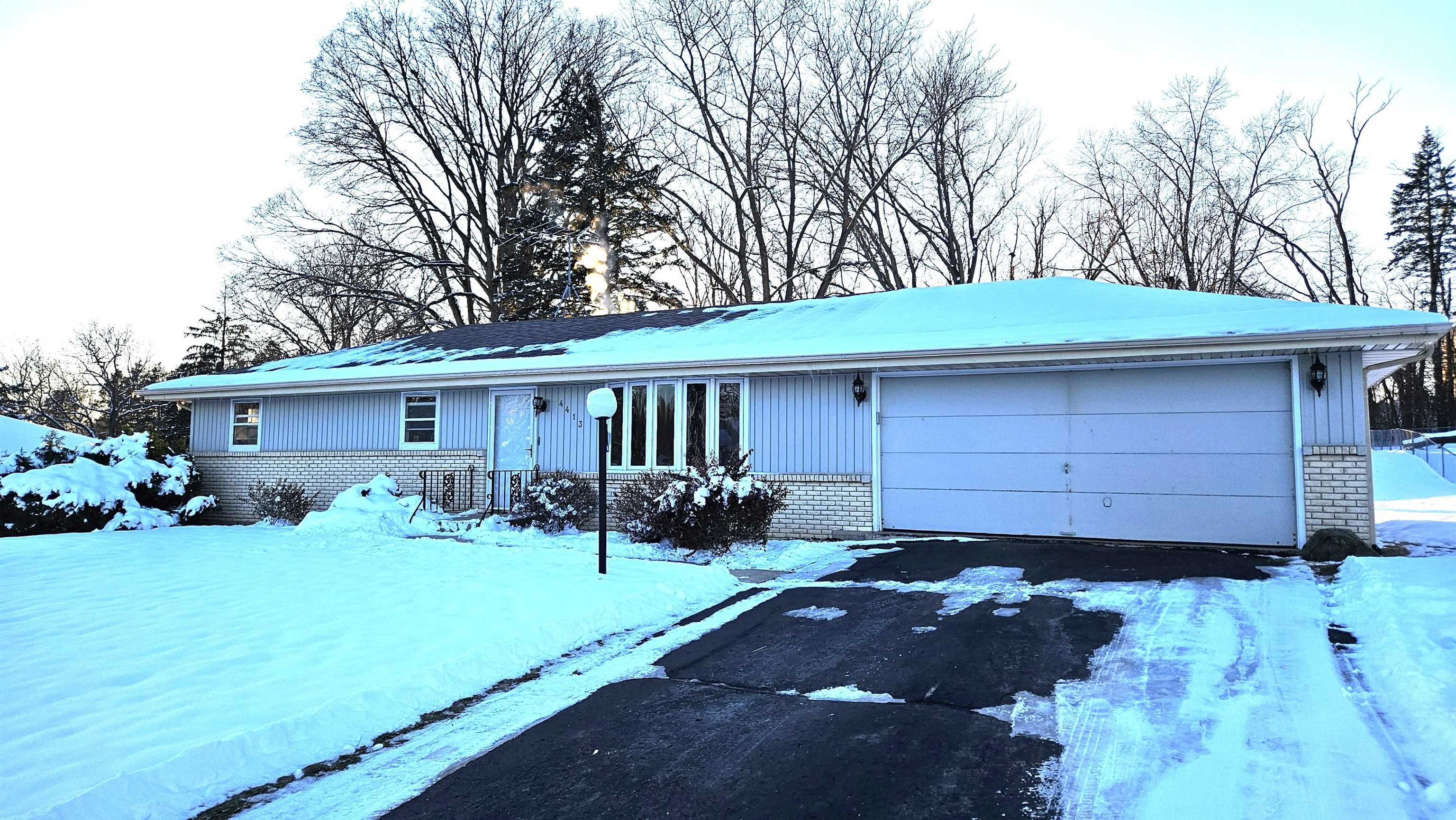 Rockford, Illinois 61109, United States, 3 Bedrooms Bedrooms, ,1 BathroomBathrooms,Residential,Active,251709