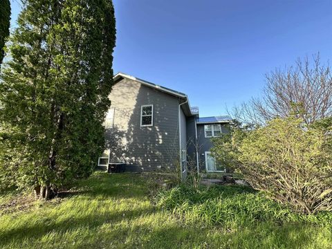 Homes For Sale - 493 Jenny Lane<br/> Jo Daviess County, ELIZABETH, IL 61028