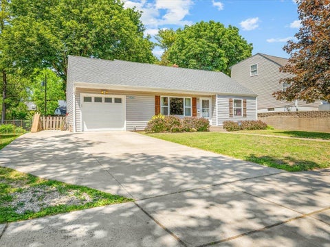 Homes For Sale - 2520 19th Avenue<br/> ROCKFORD, IL 61108