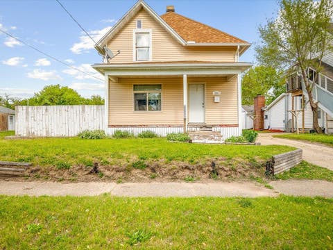 Homes For Sale - 131 S 8th Street<br/> SOUTH BELOIT, IL 61080
