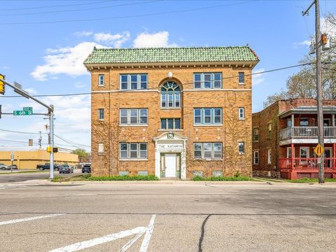 Multifamily For Sale - 204 S Sixth Street<br/> ROCKFORD, IL 61104