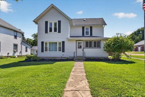 Homes For Sale - 411 Main Street<br/> LEAF RIVER, IL 61047