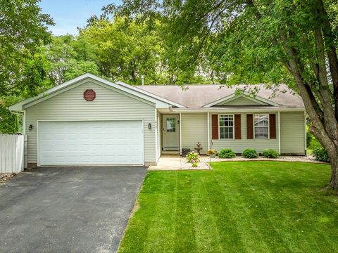 Homes For Sale - 415 Staffordshire Drive<br/> POPLAR GROVE, IL 61065