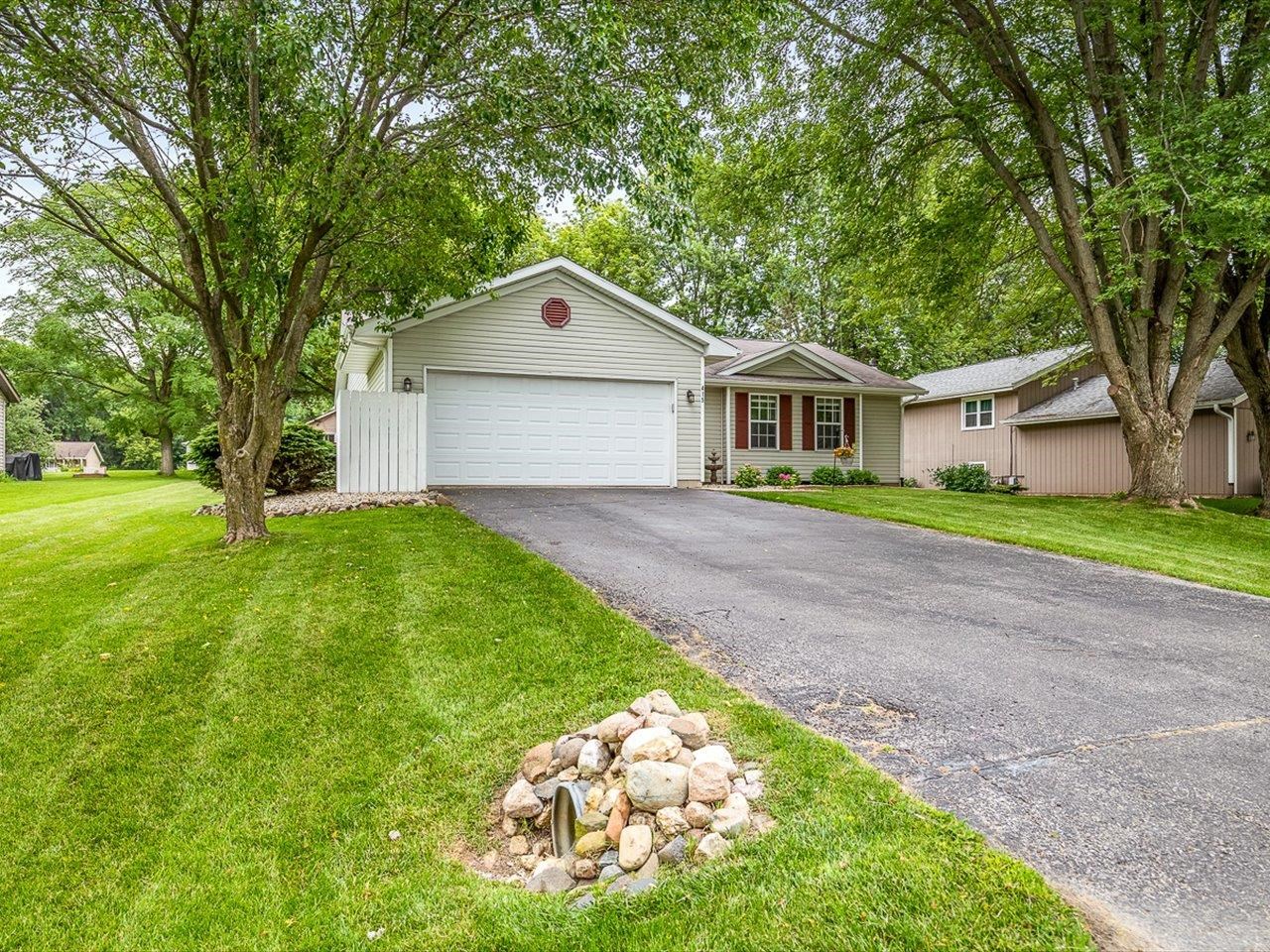415 Staffordshire Drive - Photo 2