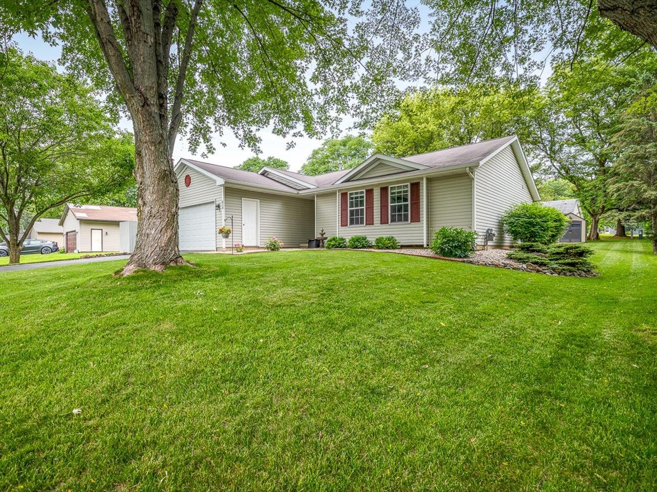 415 Staffordshire Drive - Photo 4