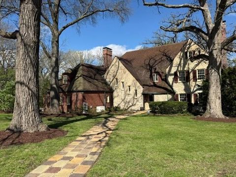 Homes For Sale - 2221 Twin Oak Rd<br/> Peru, IL 61354