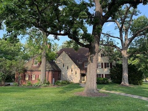 Homes For Sale - 2221 Twin Oak Rd<br/> Peru, IL 61354