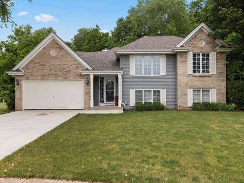 Homes For Sale - 11202 Downing Lane<br/> ROSCOE, IL 61073