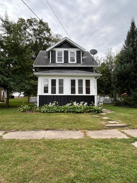 Homes For Sale - 1519 Jackson Street<br/> Winnebago County, ROCKFORD, IL 61107