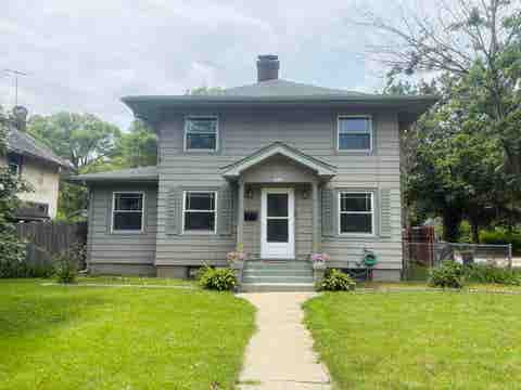 Homes For Sale - 2226 Latham Street<br/> ROCKFORD, IL 61103