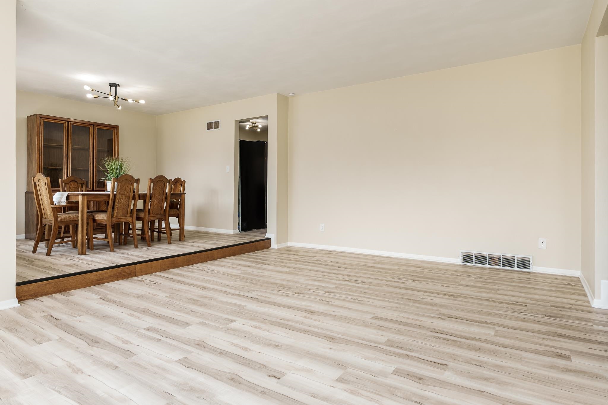 Rockford, Illinois 61114, United States, 3 Bedrooms Bedrooms, ,2 BathroomsBathrooms,Residential,Active,107587