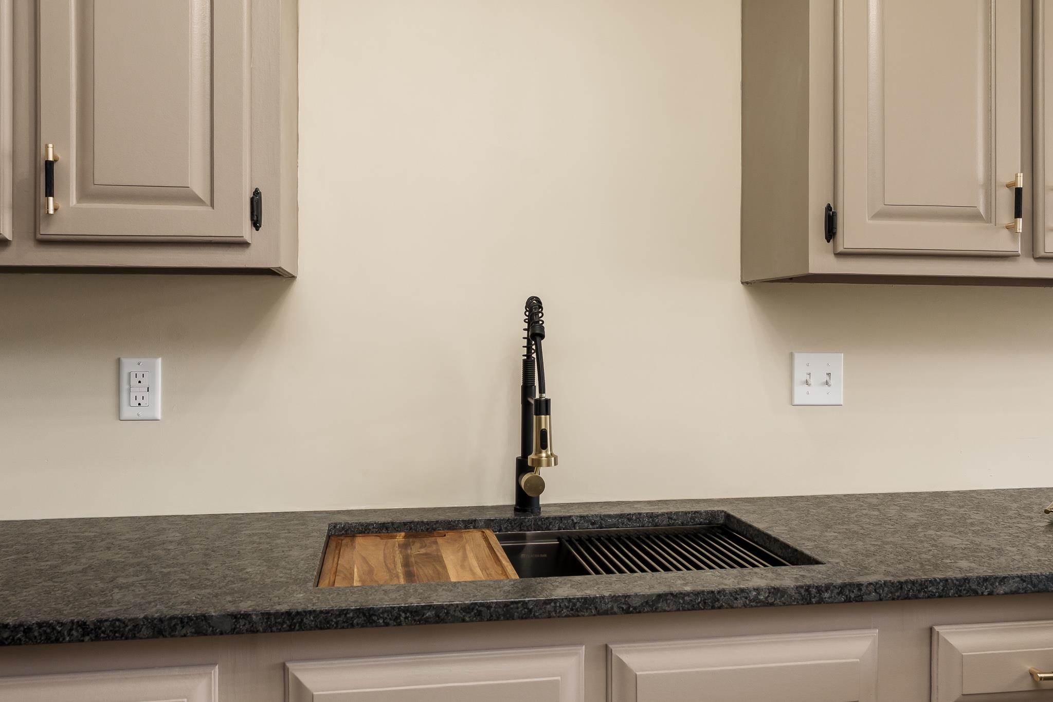 Rockford, Illinois 61114, United States, 3 Bedrooms Bedrooms, ,2 BathroomsBathrooms,Residential,Active,107587