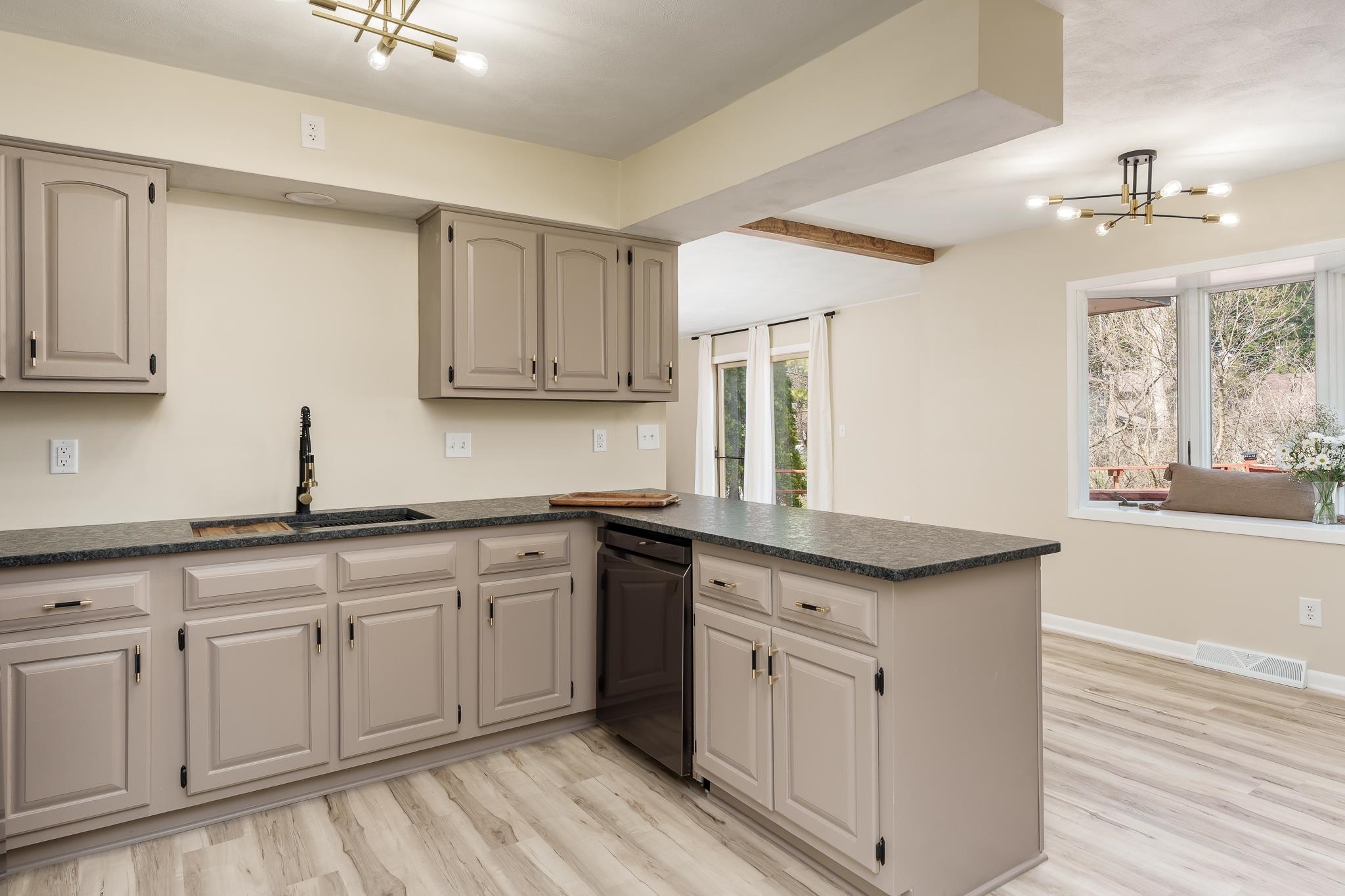 Rockford, Illinois 61114, United States, 3 Bedrooms Bedrooms, ,2 BathroomsBathrooms,Residential,Active,107587