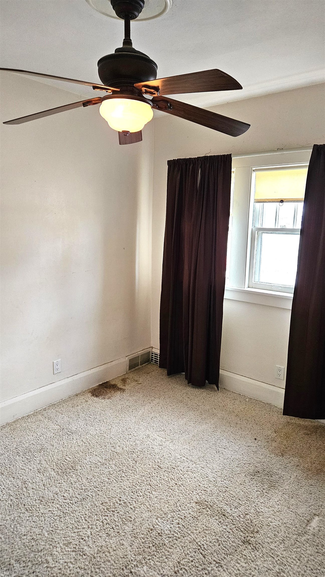 Rockford, Illinois 61104, United States, 4 Bedrooms Bedrooms, ,2 BathroomsBathrooms,Residential,Pending,27602