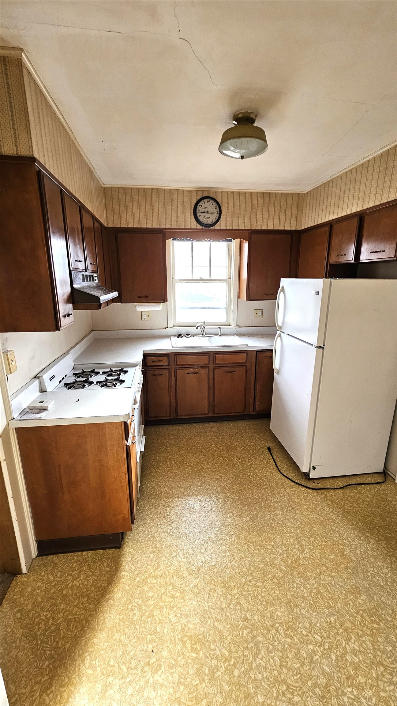 Rockford, Illinois 61104, United States, 4 Bedrooms Bedrooms, ,2 BathroomsBathrooms,Residential,Pending,27602