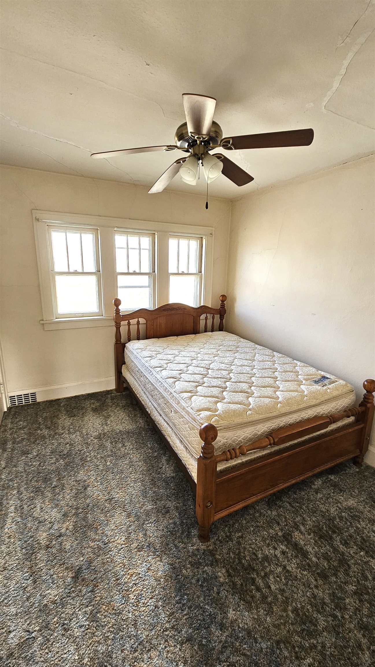 Rockford, Illinois 61104, United States, 4 Bedrooms Bedrooms, ,2 BathroomsBathrooms,Residential,Pending,27602