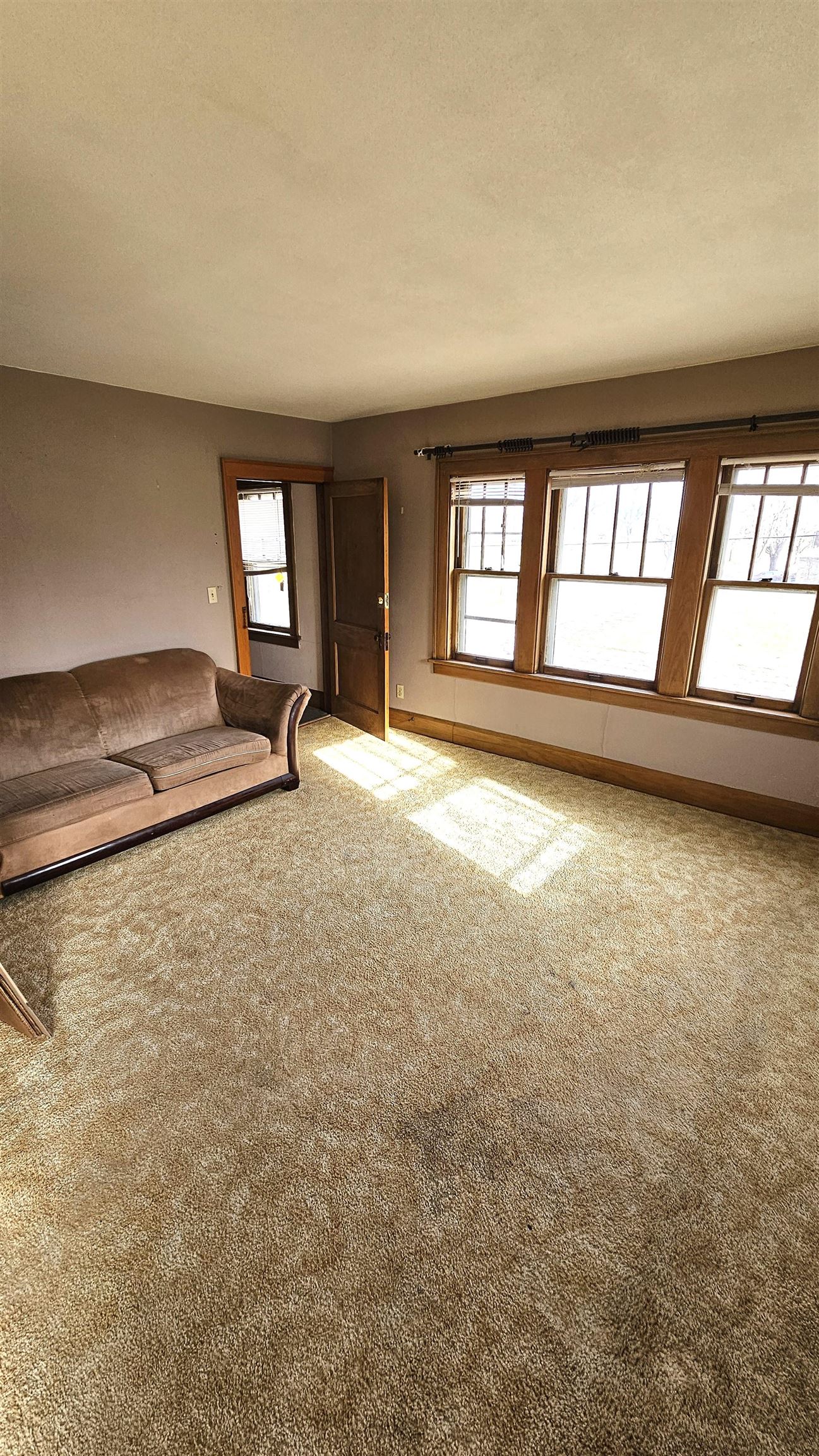 Rockford, Illinois 61104, United States, 4 Bedrooms Bedrooms, ,2 BathroomsBathrooms,Residential,Pending,27602