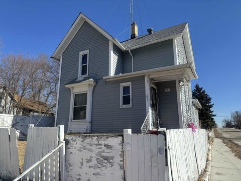 Homes For Sale - 201 N Hinkley Avenue<br/> ROCKFORD, IL 61101