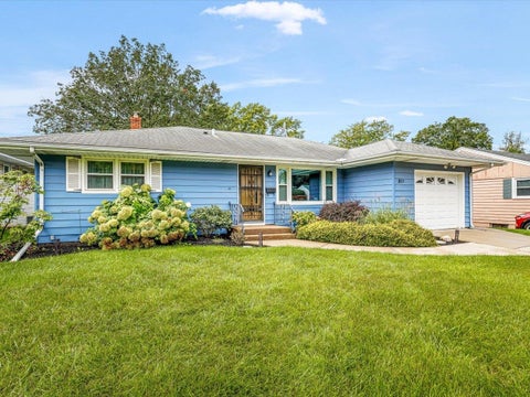 Homes For Sale - 811 Parkside Drive<br/> Winnebago County, ROCKFORD, IL 61108