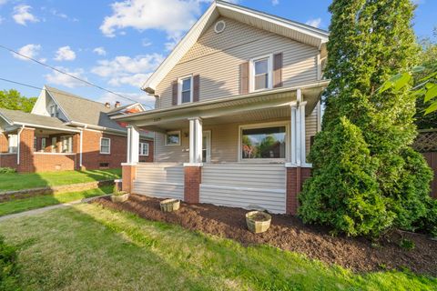 Homes For Sale - 2229 Broadway Street<br/> ROCKFORD, IL 61104