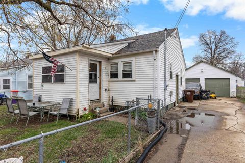 Homes For Sale - 2922 Collins Street St<br/> ROCKFORD, IL 61108