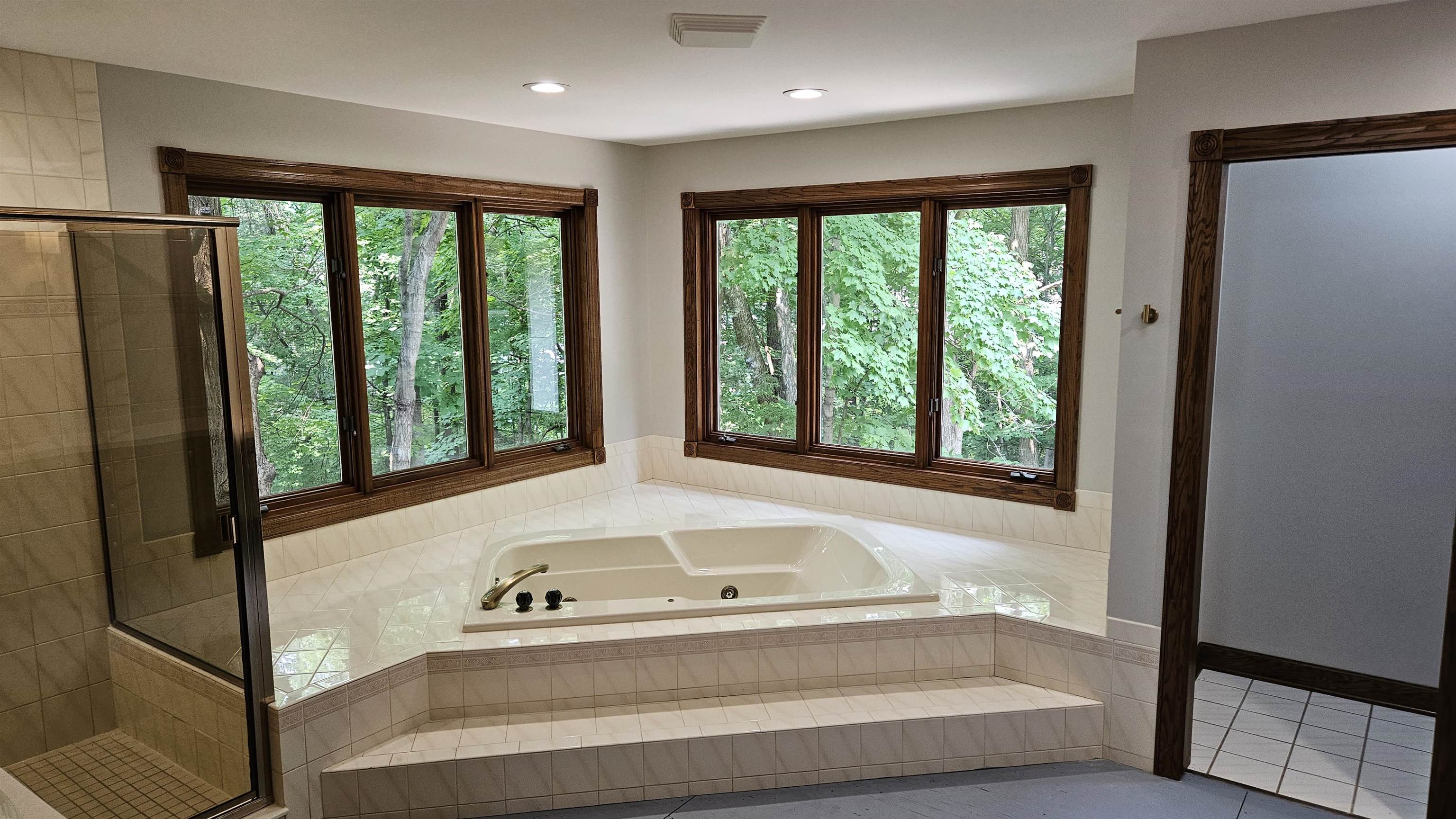 Rockford, Illinois 61107, United States, 5 Bedrooms Bedrooms, ,4 BathroomsBathrooms,Residential,Active,234926