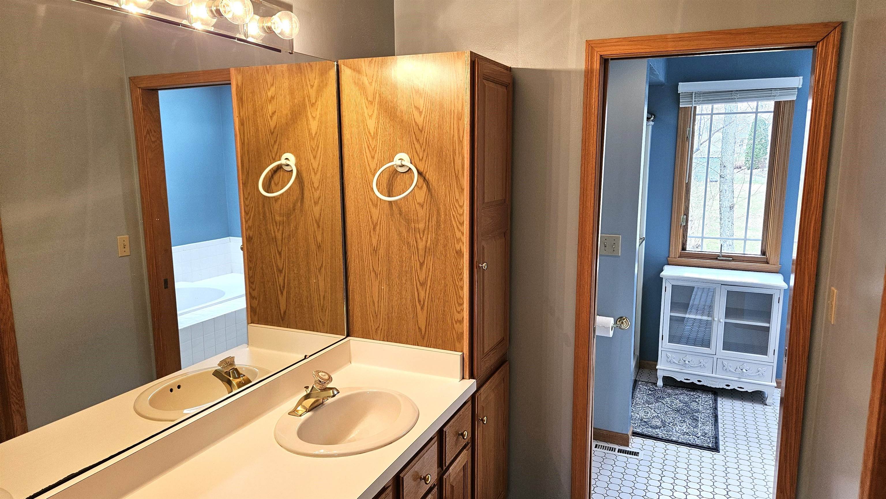 Rockford, Illinois 61114, United States, 4 Bedrooms Bedrooms, ,3 BathroomsBathrooms,Residential,Pending,103786