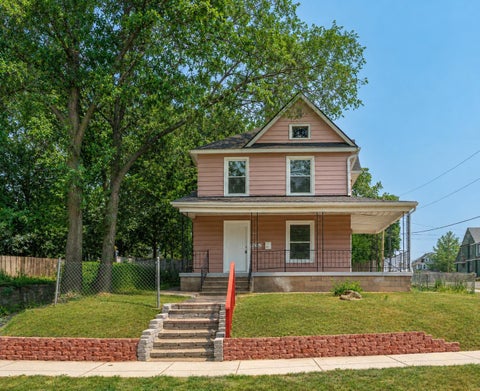 Homes For Sale - 905 N Winnebago Street<br/> ROCKFORD, IL 61103
