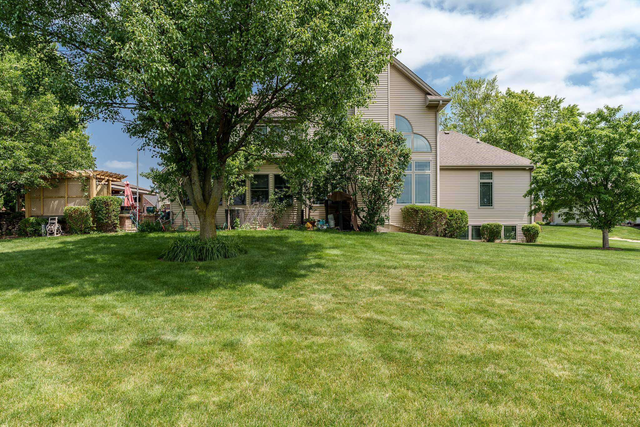 Poplar Grove, Illinois 61065, United States, 4 Bedrooms Bedrooms, ,5 BathroomsBathrooms,Residential,Active,185700