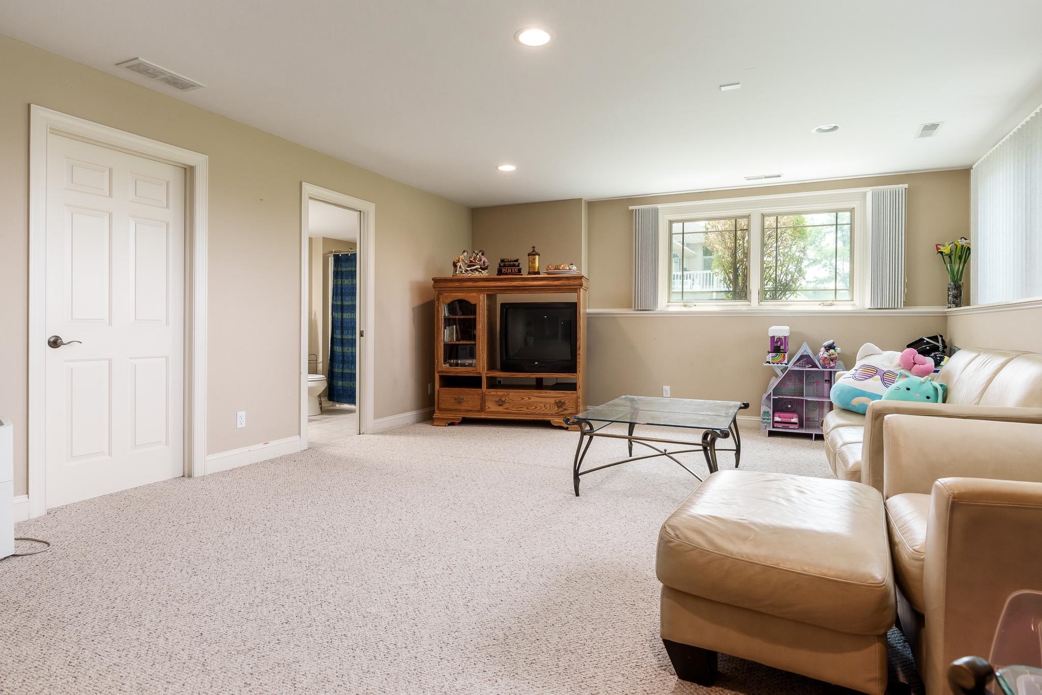 Poplar Grove, Illinois 61065, United States, 4 Bedrooms Bedrooms, ,5 BathroomsBathrooms,Residential,Active,185700