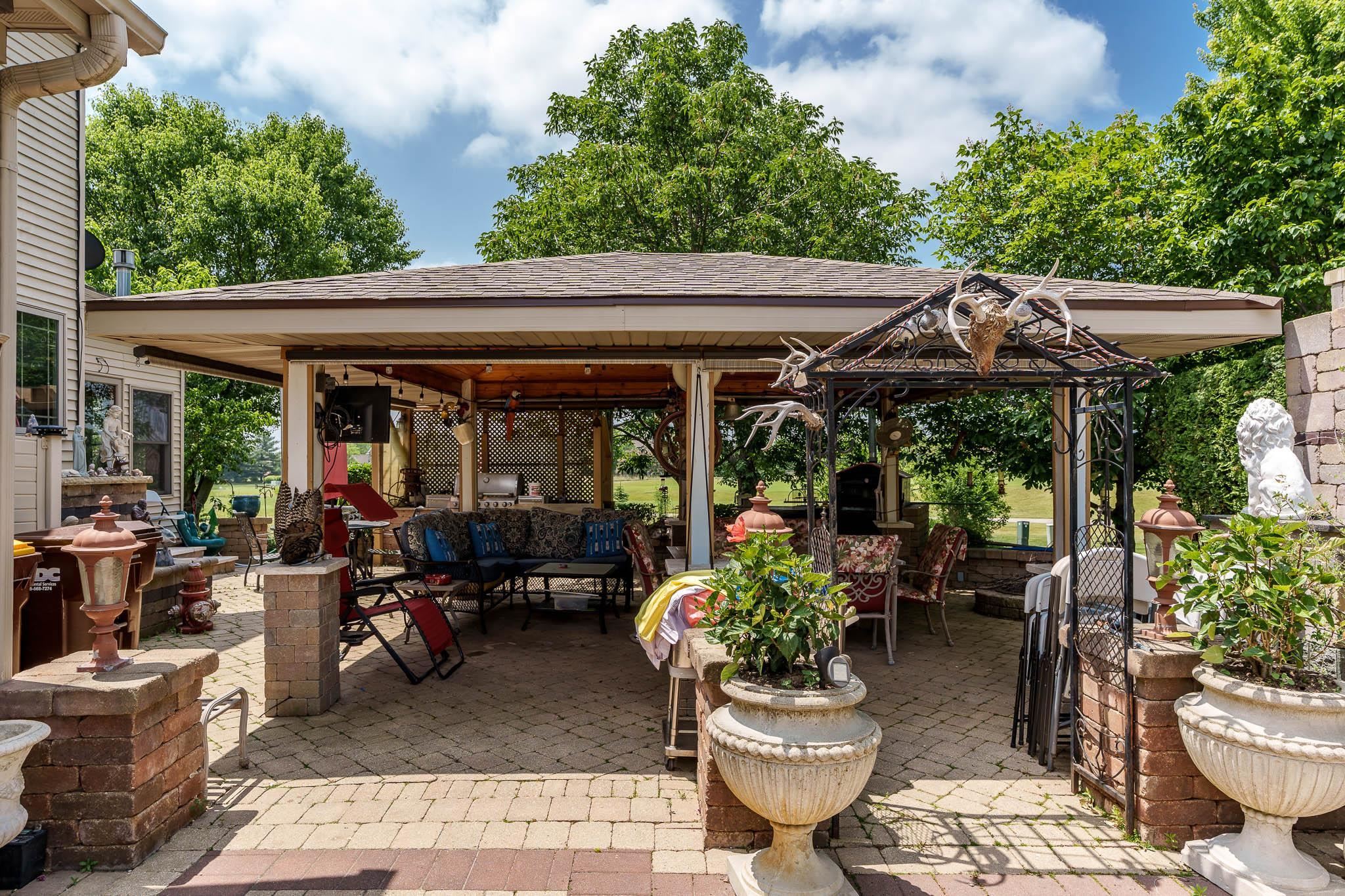 Poplar Grove, Illinois 61065, United States, 4 Bedrooms Bedrooms, ,5 BathroomsBathrooms,Residential,Active,185700