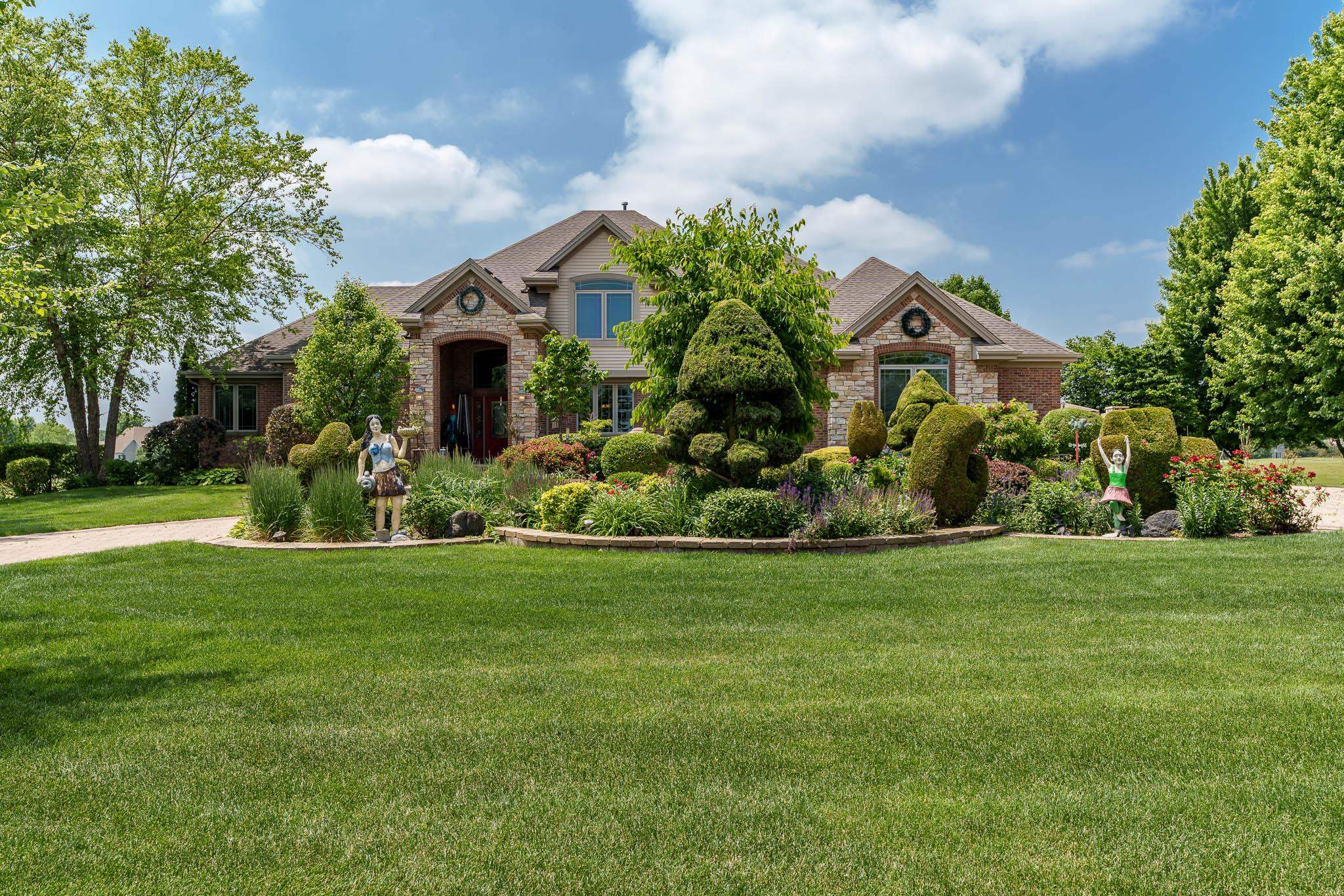 Poplar Grove, Illinois 61065, United States, 4 Bedrooms Bedrooms, ,5 BathroomsBathrooms,Residential,Active,185700