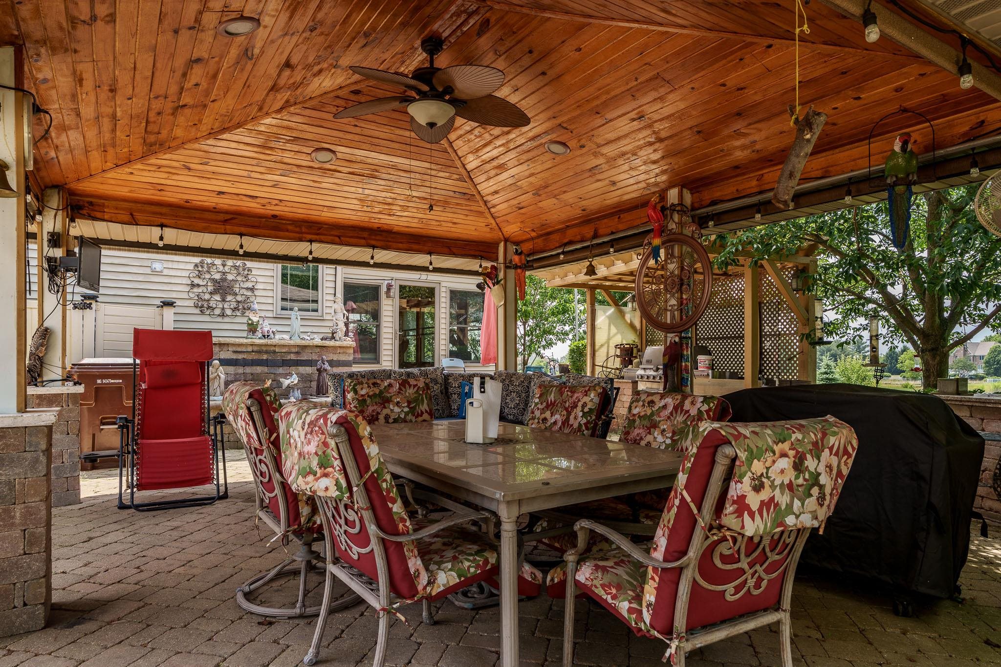 Poplar Grove, Illinois 61065, United States, 4 Bedrooms Bedrooms, ,5 BathroomsBathrooms,Residential,Active,185700