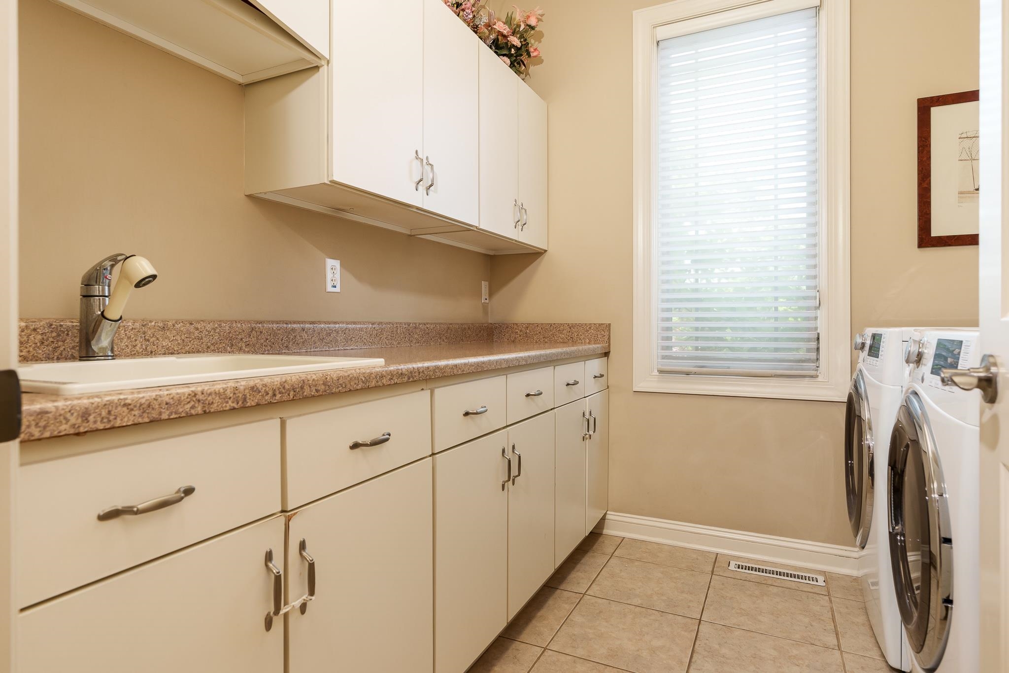 Poplar Grove, Illinois 61065, United States, 4 Bedrooms Bedrooms, ,5 BathroomsBathrooms,Residential,Active,185700