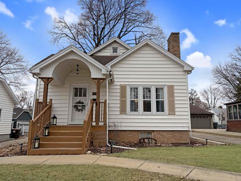 Homes For Sale - 1529 W Logan Street<br/> FREEPORT, IL 61032