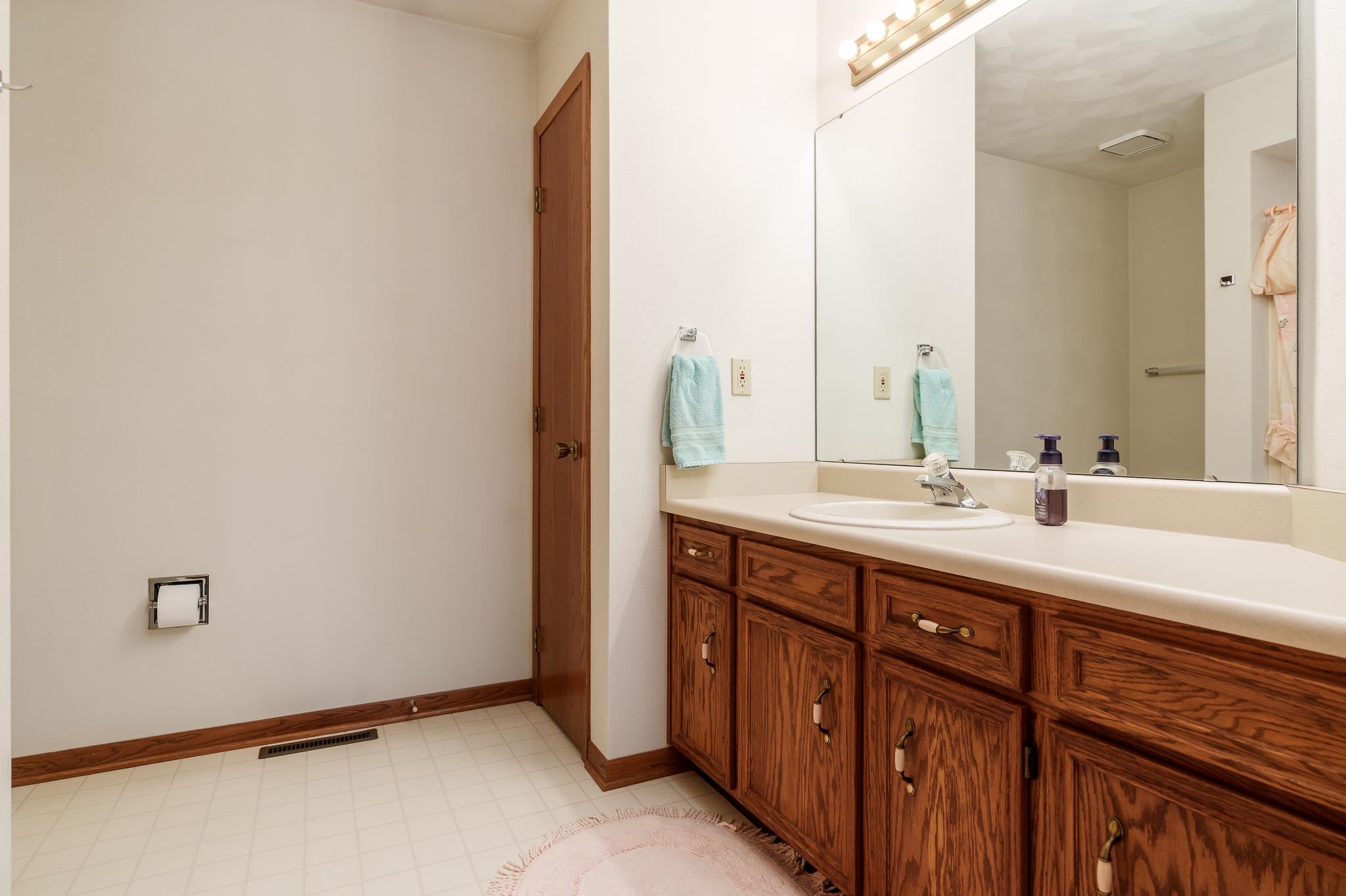 Rockton, Illinois 61072, United States, 3 Bedrooms Bedrooms, ,3 BathroomsBathrooms,Residential,Pending,46512