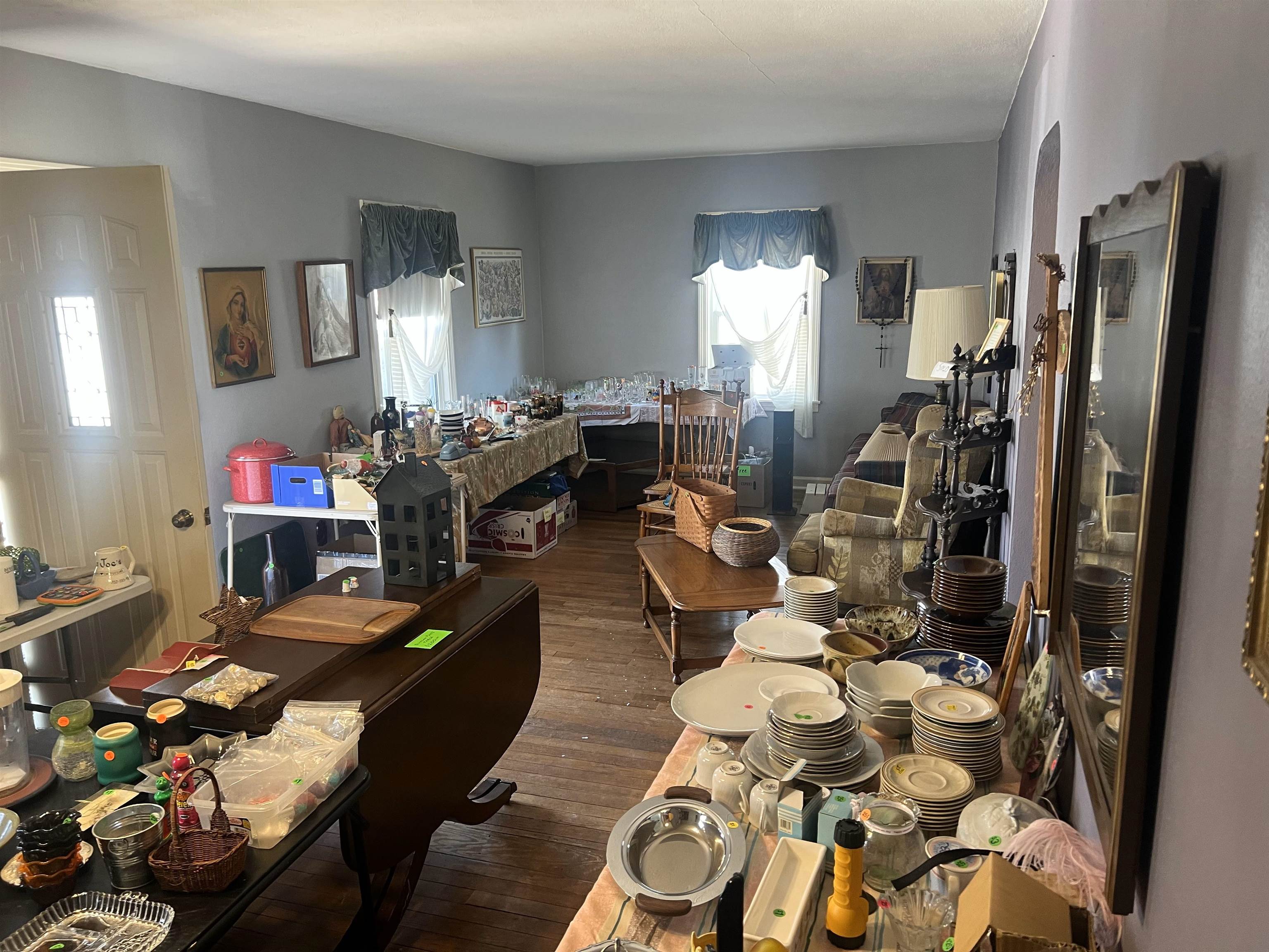 Rockford, Illinois 61101, United States, 2 Bedrooms Bedrooms, ,1 BathroomBathrooms,Residential,Pending,87666