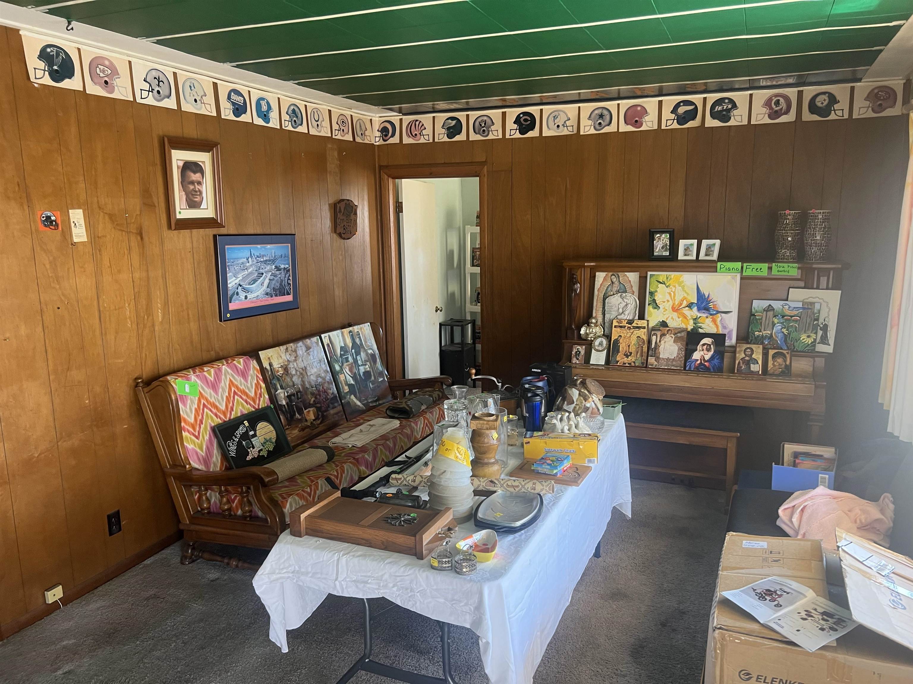 Rockford, Illinois 61101, United States, 2 Bedrooms Bedrooms, ,1 BathroomBathrooms,Residential,Pending,87666