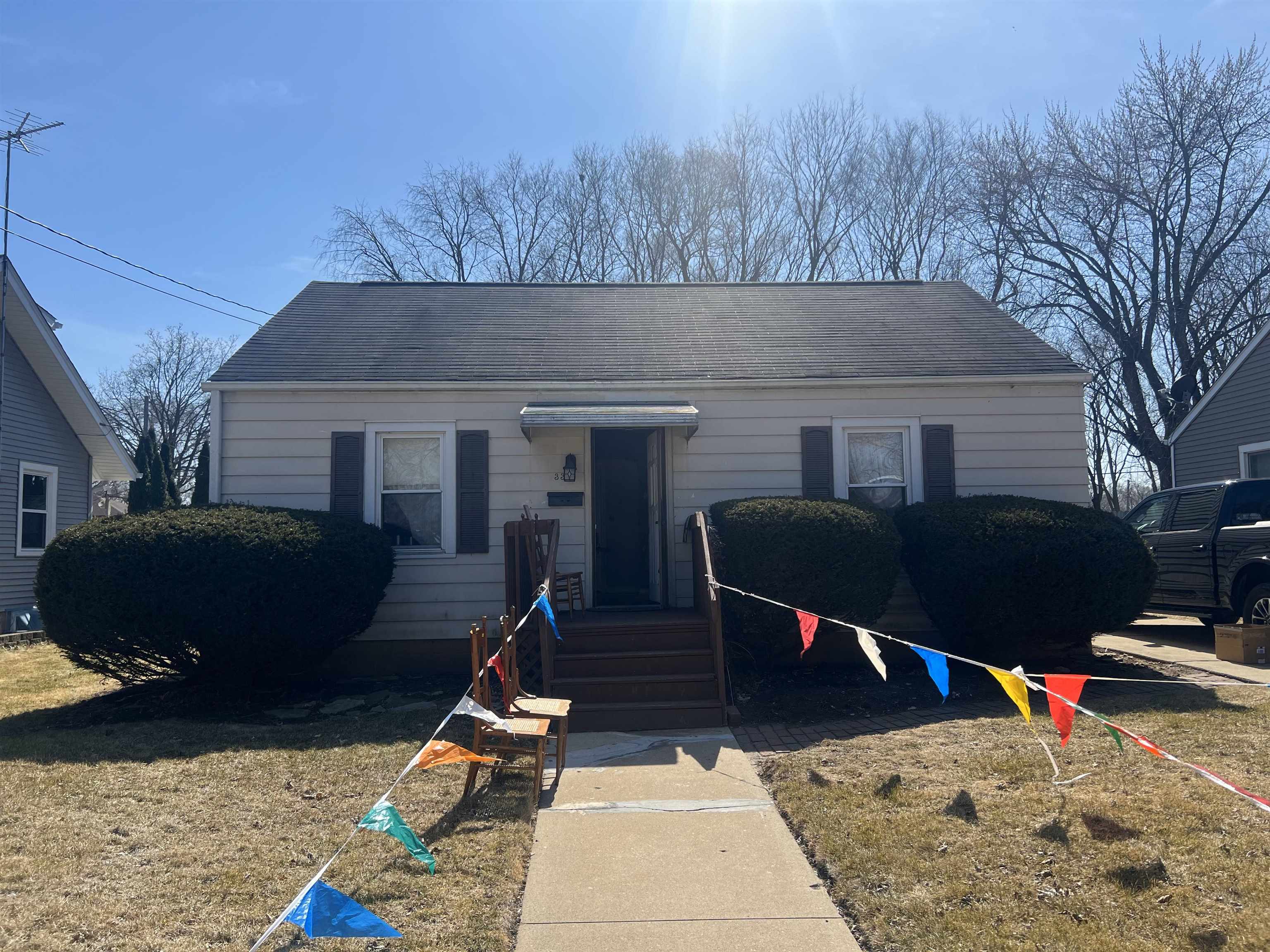 Rockford, Illinois 61101, United States, 2 Bedrooms Bedrooms, ,1 BathroomBathrooms,Residential,Pending,87666