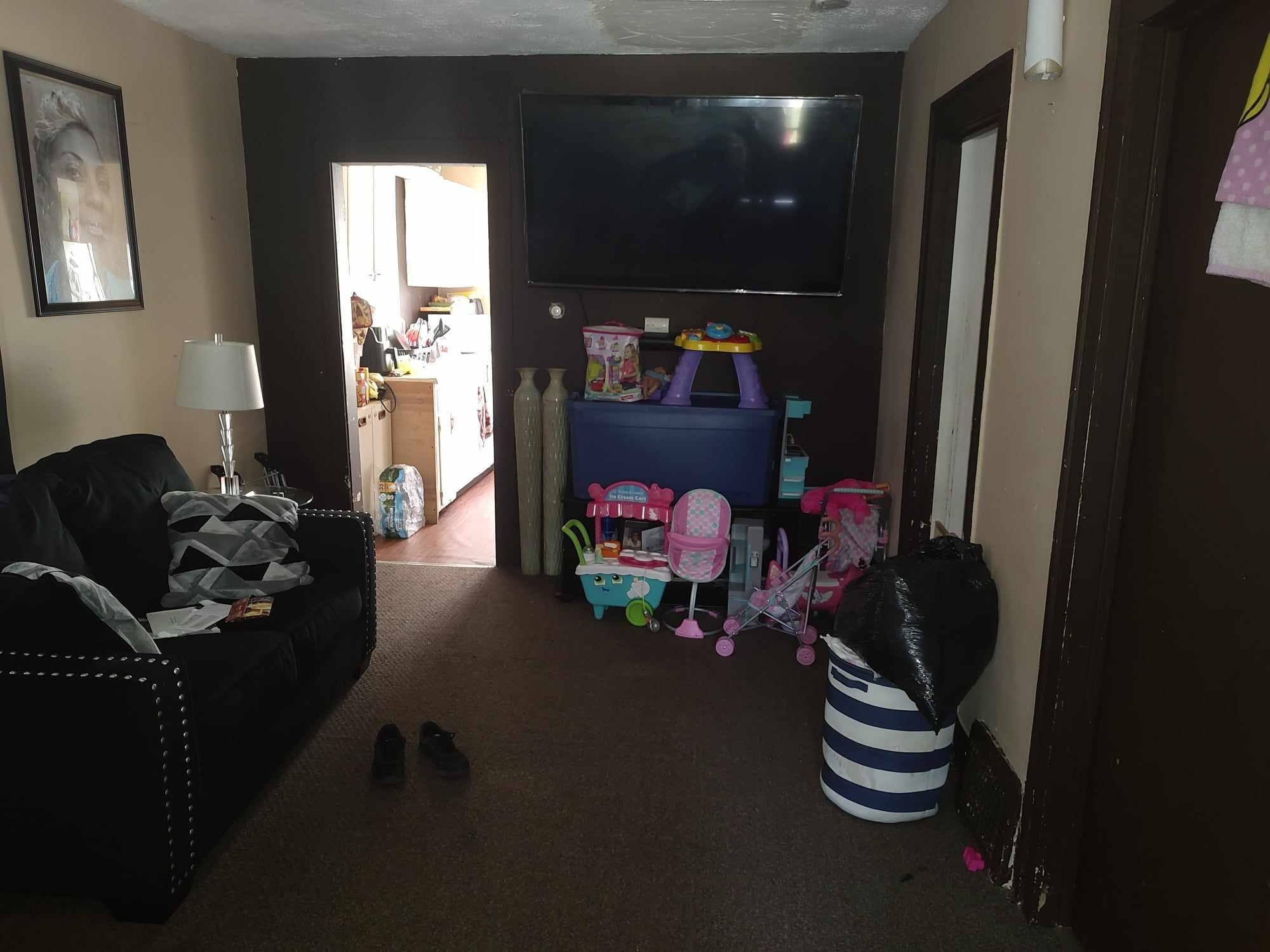 Rockford, Illinois 61102, United States, 2 Bedrooms Bedrooms, ,1 BathroomBathrooms,Residential,Pending,79849