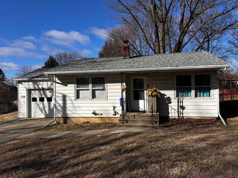 Homes For Sale - 1718 S Cedar Avenue<br/> Stephenson County, FREEPORT, IL 61032