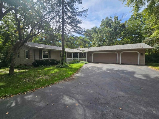 7515 CHANTELLE LN, ROSCOE, IL 61073 - Image c34e4efefd1491e2db8368e92a490bc0/1184554754