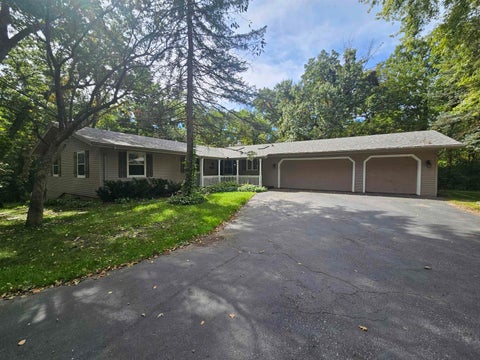 Homes For Sale - 7515 Chantelle Lane<br/> ROSCOE, IL 61073